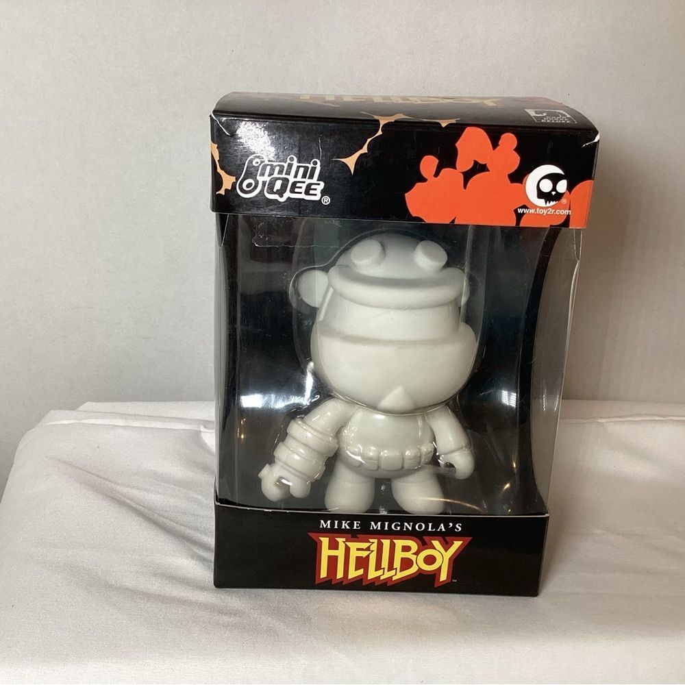 Mike Mignola HellBoy ,Mini Qee